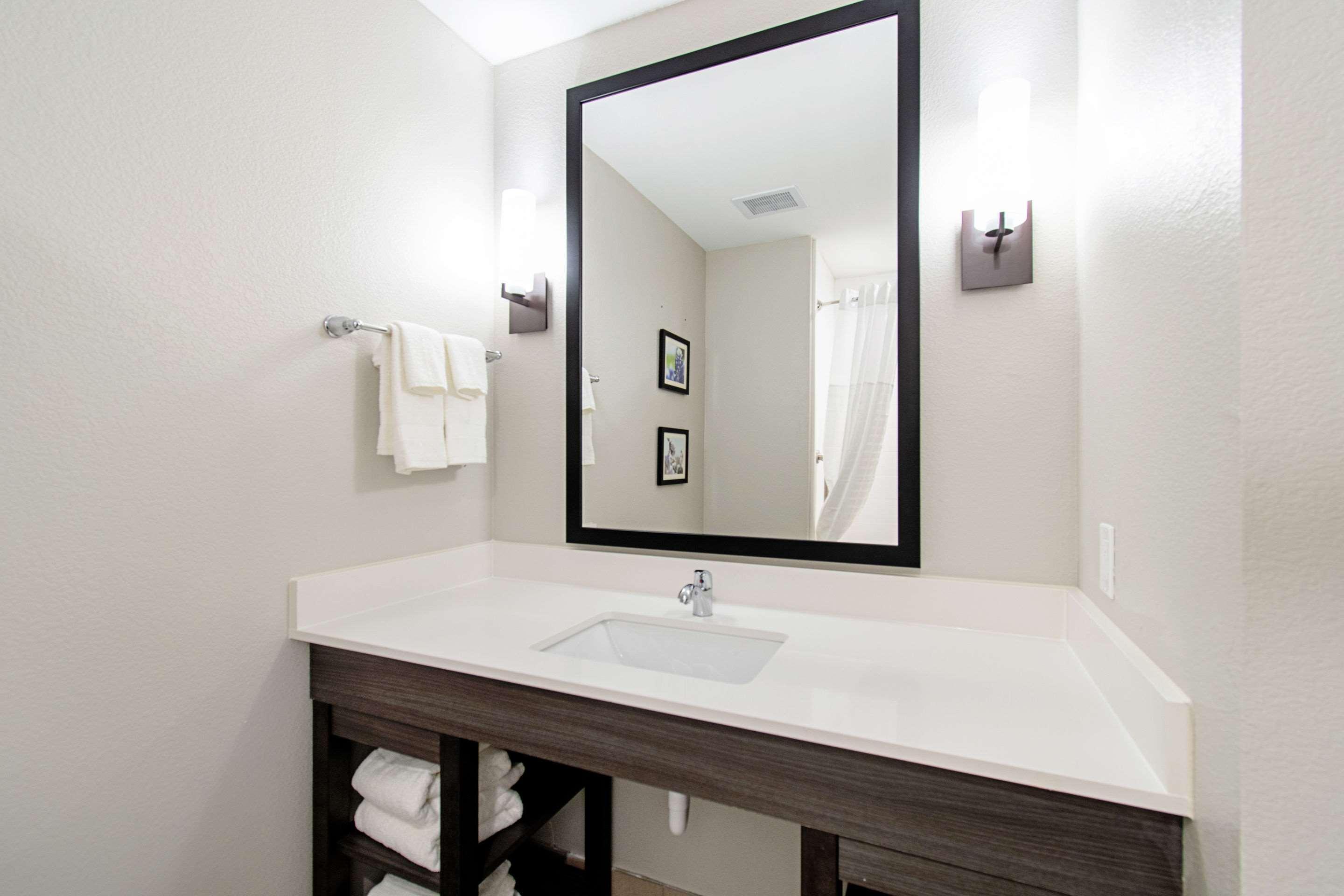 Comfort Houston Iah Hotel 3*