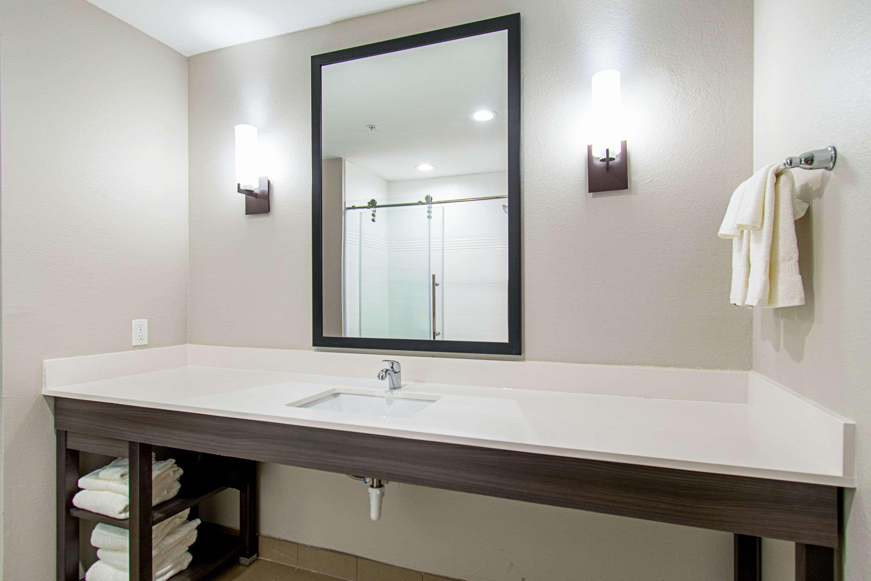 Comfort Houston Iah 3*