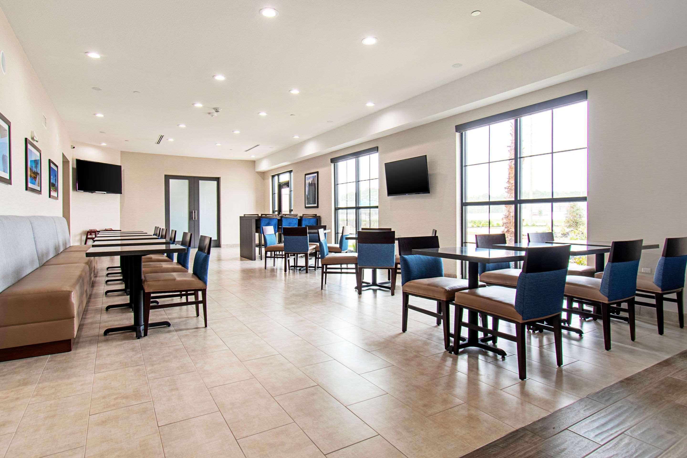 Comfort Houston Iah Hotel 3*