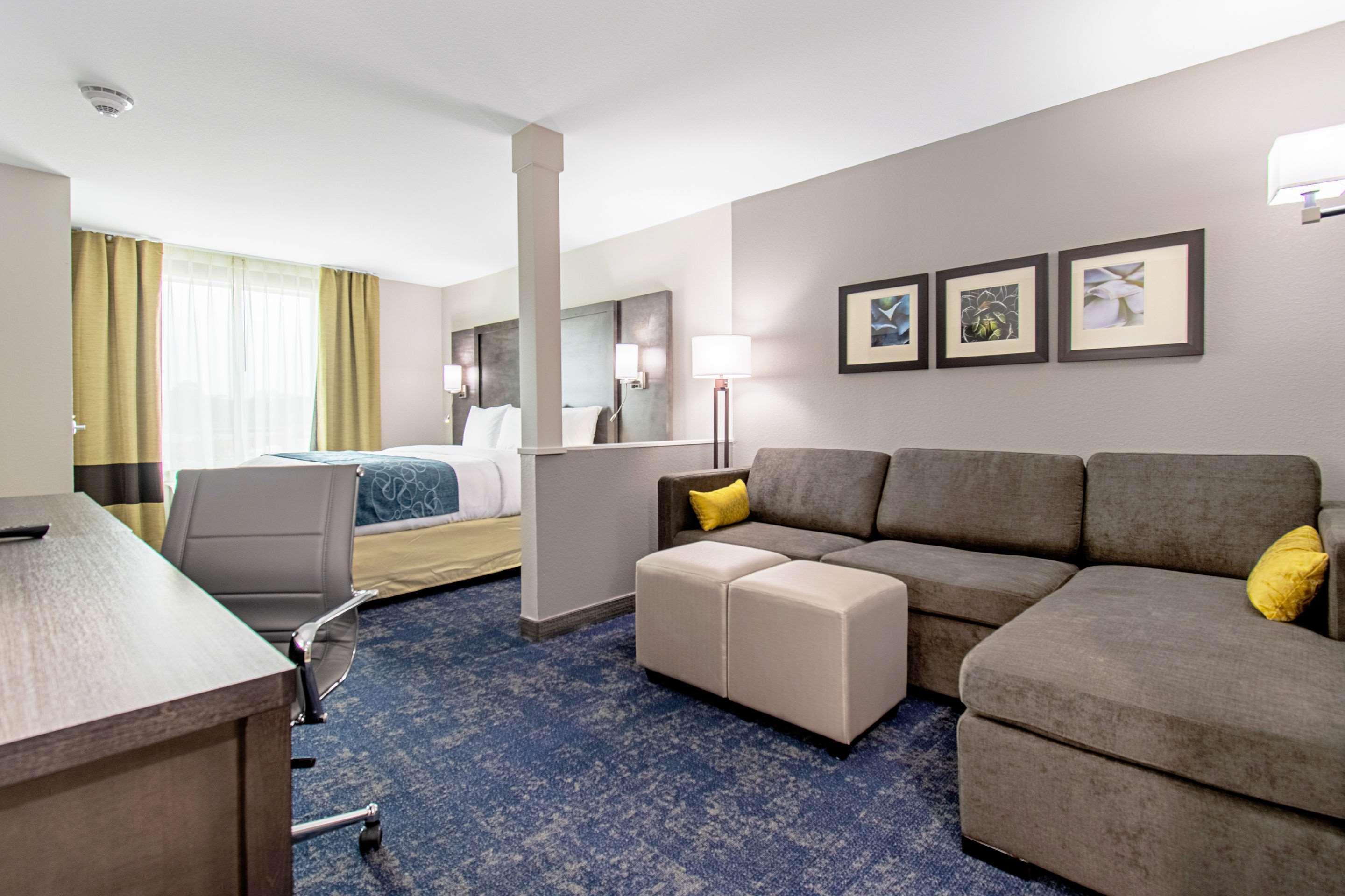 Comfort Houston Iah Hotel